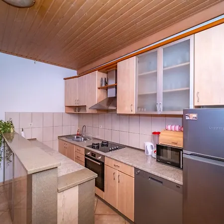 Ground Floor Diana * Postira