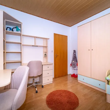Ground Floor Diana Apartment *
